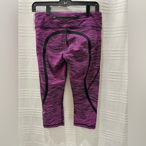 Lululemon On Track Crop Life Lines Polar Pink Black - Picture 3 of 13